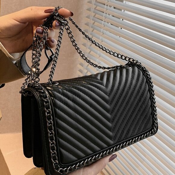 Black Elegant Women's V-Shaped Embroidery Thread Shoulder Bag With Chain Decor - Picture 2 of 5